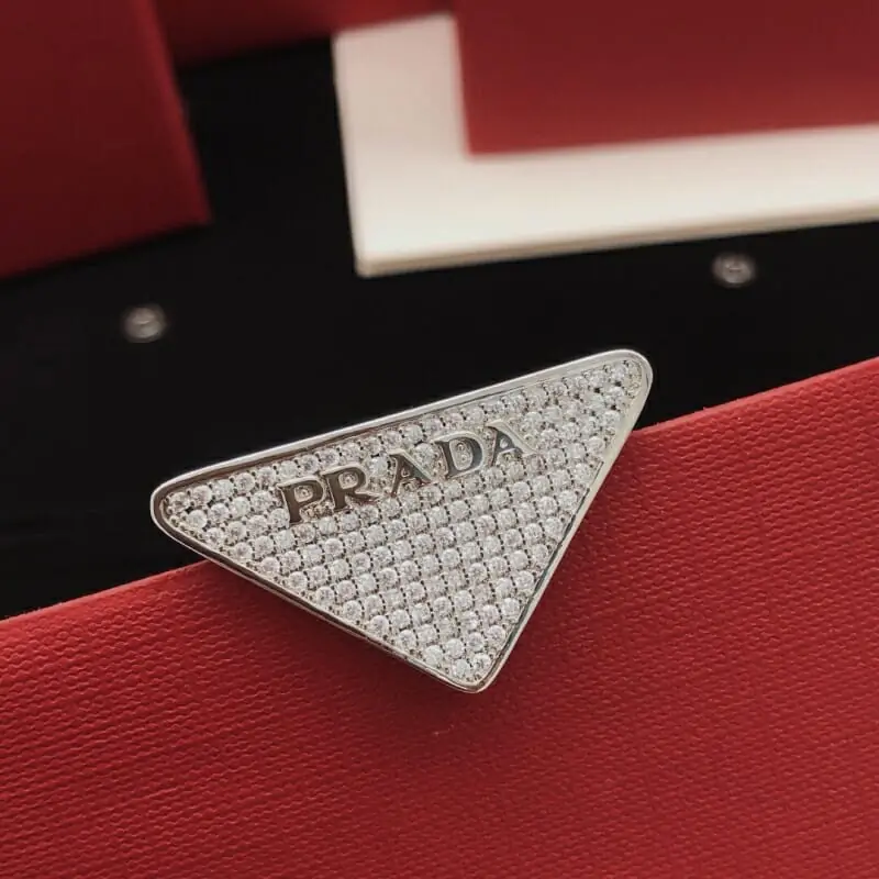 prada brooches pour femme s_122a5222